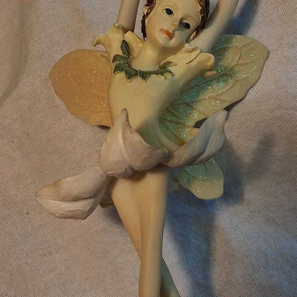 🧚‍♀️ Dezine Fairy Collection #5859 – Honey Ballet Figurine